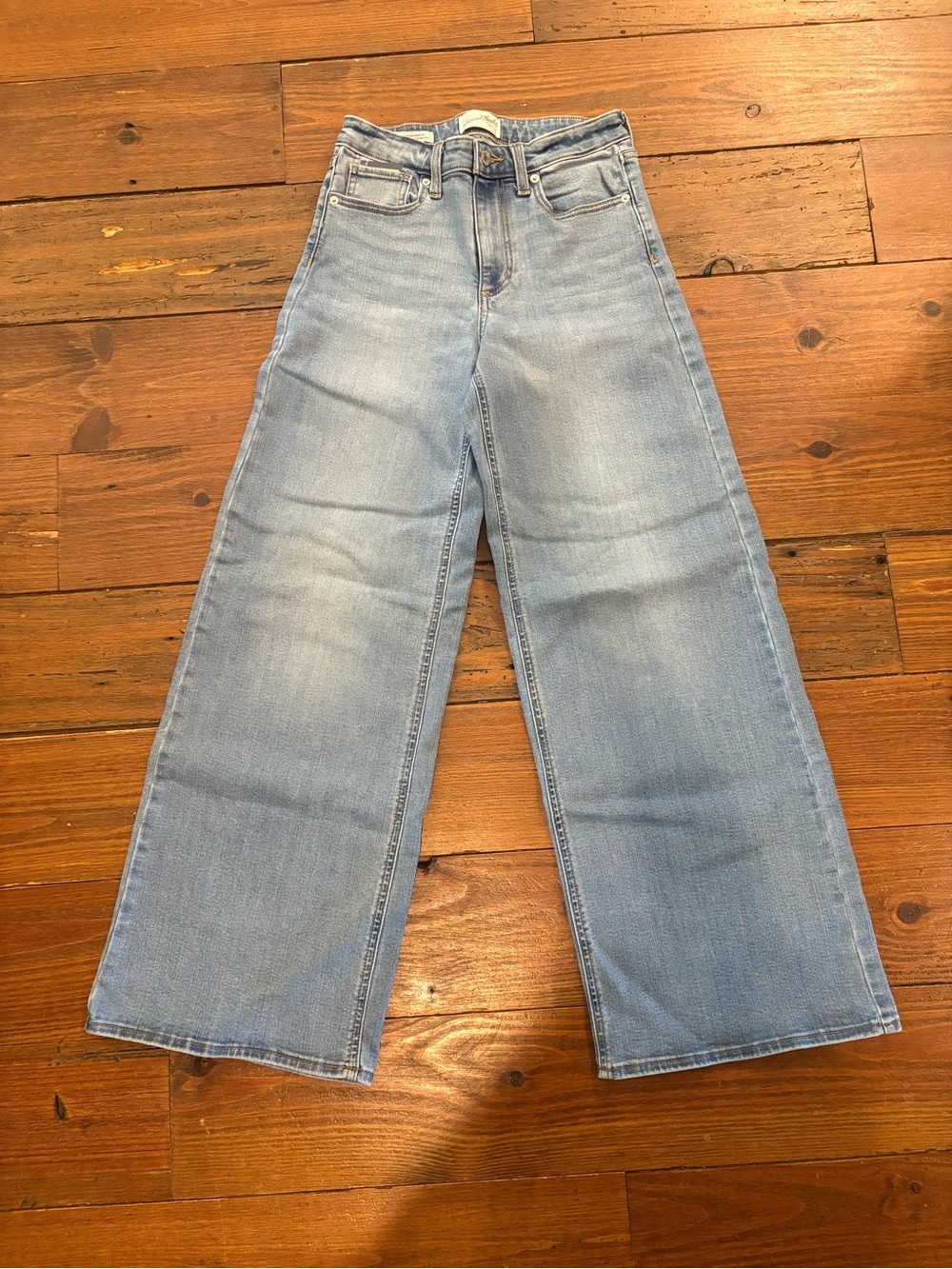 Universal Thread Light Wash Wide Leg Jeans